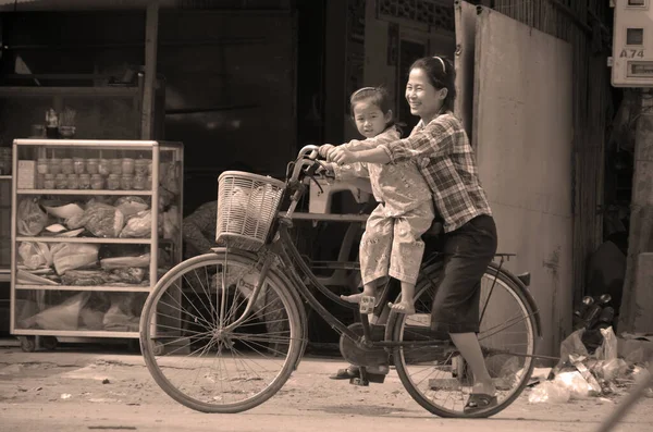 Phnom Phen Cambodia Marzo Niños Calle Identificados Posando Marzo 2013 — Foto de Stock