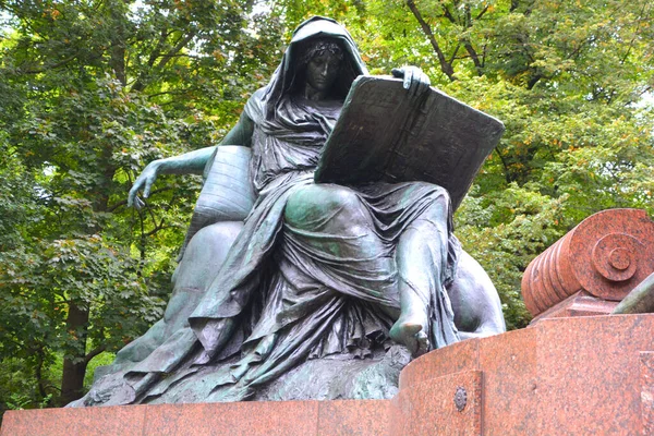 Berlin Germany Detalhes Memorial Bismarck Uma Estátua Destaque Dedicada Senhor — Fotografia de Stock