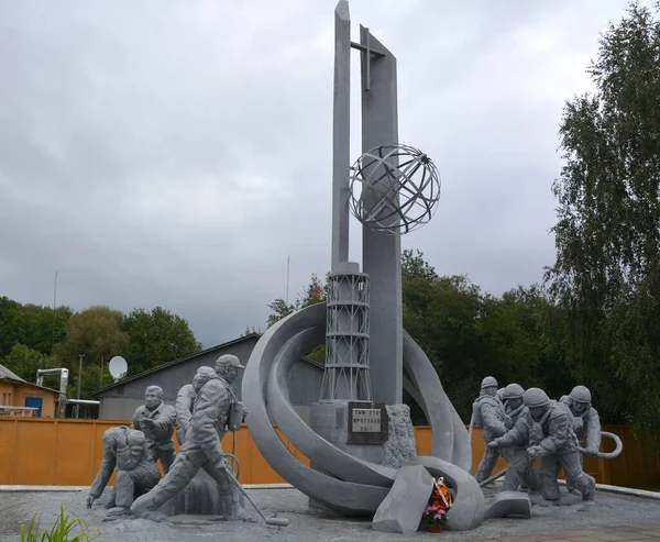 Pripyat Chernobyl Ukraine Monument Voor Dode Brandweerlieden Tijdens Brand Kerncentrale — Stockfoto