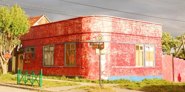Piertos Natales Patagonia Children 纳塔莱斯港典型的巴塔哥尼亚式住宅是智利巴塔哥尼亚的一个城市 位于智利的最南端 纳塔莱斯港是该省唯一的城市 — 图库照片