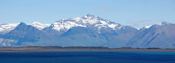 阿根廷蒂诺是阿根廷圣克鲁斯巴塔哥尼亚省的一个湖泊 位于洛斯冰川国家公园内 风景秀丽 有许多冰川和山溪 — 图库照片