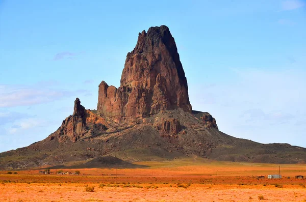 기념비적 골짜기 Monument Valley 쉬들로 특징을 이루는 콜로라도 고원의 지역이다 — 스톡 사진