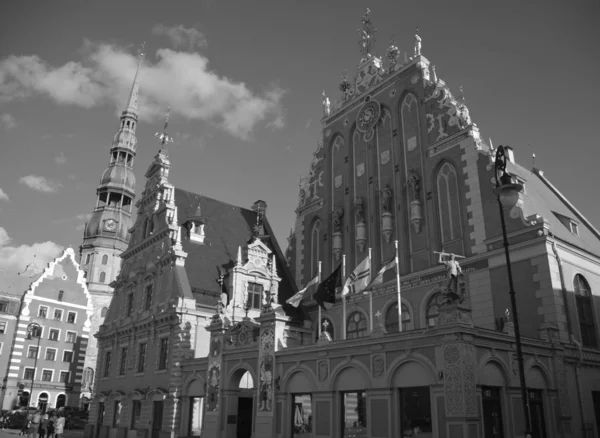 Рига Латвия 2015 Ратушная Площадь Дом Черноголовых Церкви Святого Петра — стоковое фото