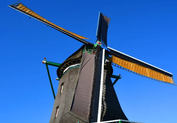 桑斯安斯 Schans 2015 桑斯安斯 Schans 是邻里赞丹在赞斯塔德在荷兰自治市 它具有完好的历史性风车的集合 — 图库照片