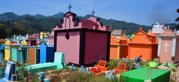 Chichicastenango Gustemala Abril 2016 Cementerio Chichicastenango Donde Familiares Pintan Lápida —  Fotos de Stock