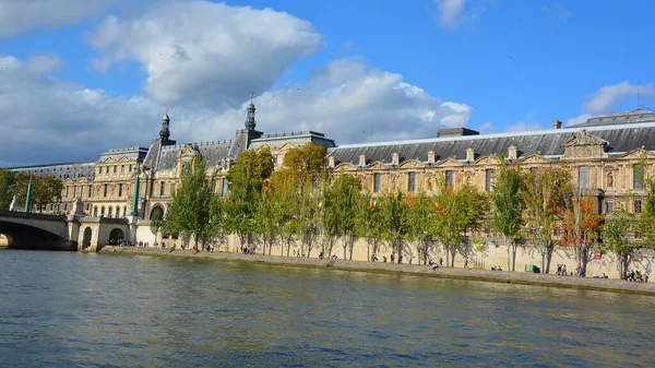 Parijs Frankrijk Oktober 2014 Vanuit Seine Rivier Het Louvre Museum — Stockfoto