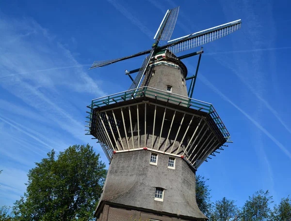 Amsterdam Nizozemsko Říjen 2015 Uhnízděný Vodě Zeeburgerdijk Houpe Obrovské Čepele — Stock fotografie