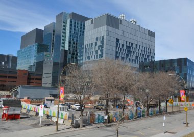 MONTREAL QUEBEC CANADA 04 04 04: 17: New Montreal 's Centre Hospital hastanesi (CHUM), veya Montreal Üniversitesi Hastane Merkezi 