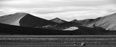 Güney Afrika 'da gökyüzü bulanık Pasifik çölünde bulut