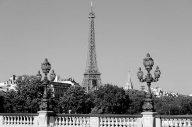 PARIS, FRANCE OKTOBER 14: Eiffel Kulesi (Tour Eiffel) 14 Ekim 2013 'te Paris, Fransa' da. Dünya Fuarı için 1887 ve 1889 yılları arasında inşa edilmiştir (Fuar 1889).).