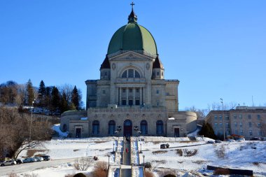 MONTREAL CANADA 02 07 2019: Mount Royal Aziz Joseph Oratory, Roma Katolik küçük bazilikası ve ulusal tapınağıdır. Kanada 'nın en büyük kilisesi ve dünyanın en büyük üçüncü kilise binasıdır..