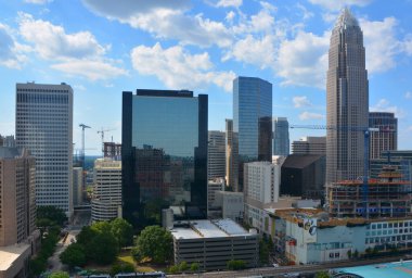 CHARLOTTE NORTH CAROLINA HAZİRAN 22 2916: Charlotte şehir merkezi Kuzey Carolina eyaletinin en büyük şehridir. Mecklenburg ilçesinin merkezidir.