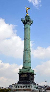 Bastille Meydanı 'nda Temmuz Kolonu. Paris 'teki Bastille Meydanı