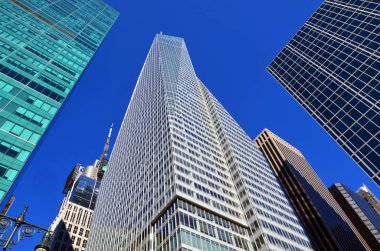 NEW YORK NY ABD 10: 24 13: Bank of America Tower (BOAT), Manhattan 'ın orta kesiminde, 1200 feet (366 m) lik bir gökdelendir..
