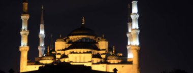 İSTANBUL TURKET ECTOBER 04: 2013: İstanbul 'un en popüler turizm beldelerinden Sultan Ahmed Camii (Mavi Cami)
