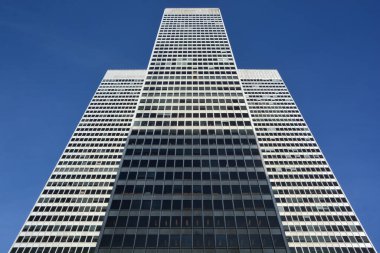 MONTREAL QUEBEC CANADA 11 22 2016: Place ville Marie 'nin binası .1 Place Ville Marie 47 katlı, haçlı ofis kulesi 1962' de Uluslararası stilde inşa edildi.