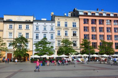 KRACOW POLAND 09 10 10 17: Eski Krakow, Küçük Polonya 'nın ana meydanı, şehrin merkezinde yer alan başlıca kentsel alandır.