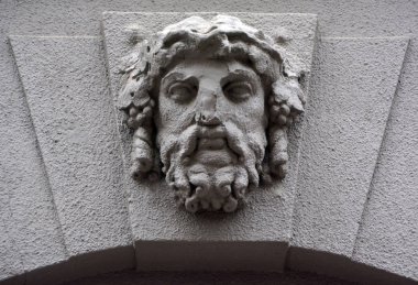 Ukrayna, Kyiv 'deki eski binanın heykeli 