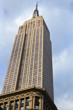 NEW YORK CITY, NY - 15 Mayıs: Empire State Building 40 yıldan uzun süredir dünyanın en yüksek binası (443,2 m) oldu. 5 Mayıs 2008, Manhattan, New York. 