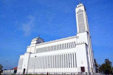 Kaunas Lithuania 09 18 2015: Kaunas, Litvanya bir anıtsal Roma Katolik Kilisesi İsa'nın diriliş kilisesidir. Kilisenin 2004 yılında kutsandı ve 2005 yılında nihayet tamamlanmıştır.