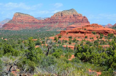 Sedona parkı ABD 'nin Arizona eyaletinin kuzey Verde Vadisi bölgesinde yer almaktadır. Sedona 'nın ana cazibesi kırmızı kumtaşı oluşumları dizisidir. 