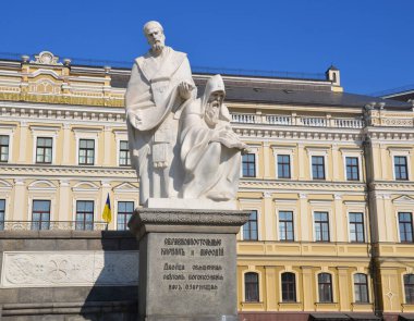 KIEV UKRAINE 09 04 17: Prens Oleg Kyi, Schek, Horeb, Igor, Svyatoslav ve diğer efsanevi tarihsel isimlerden oluşan Prenses Anıtı 'nın ayrıntıları 1911 yılında açıldı.
