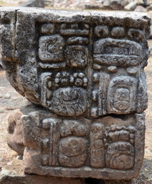 Maya Stelae, antik Mezoamerika 'nın Maya uygarlığı tarafından tasarlanmış anıtlardır. En eski tarihli Stella, büyük Tikal şehrinden kurtarıldı.