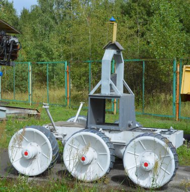 PRIPYAT CHERNOBYL UKRAINE 09 03 17: Çernobil 'in Pripyat Hayalet Şehrinde radyasyon tedavisi için radyo kontrollü ekipman 