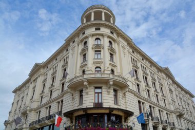 KIEV UKRAINE 09 05: 17: Yaşlı kadınlar bank parkında oturuyor, Ukrayna 'daki siyasi ve ekonomik durum herhangi bir refah devletine izin vermiyor