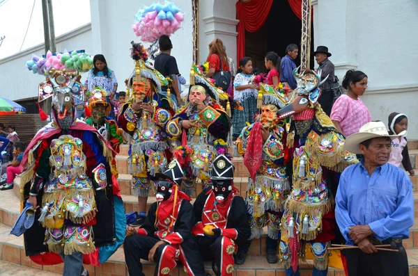 Santa Cruz Guatemala Mai 2016 Guatemaltekische Fiesta Maskierte Tänzer Traditioneller — Stockfoto