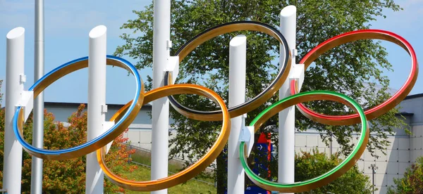 2016 Montreal Quebec Canada 2016 Olympic Rings Montreal Olympic Stadium — 스톡 사진