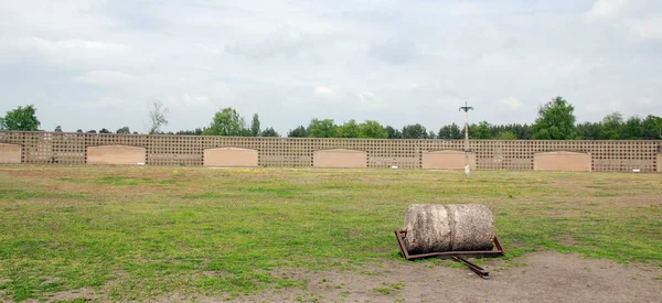 2010年5月24日ドイツ サセンハウゼン強制収容所記念館ナチス強制収容所の入り口は 主に1936年から第三帝国の終わりまでの政治犯のために使用された — ストック写真