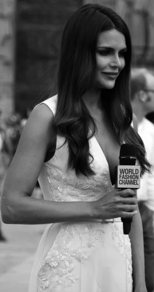 Femme Journaliste Avec Microphone Paris France — Photo