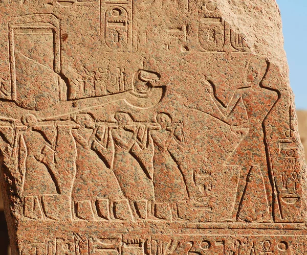 Egito Luxor 2008 Esculturas Hieroglíficas Nas Paredes Antigo Templo Egípcio — Fotografia de Stock