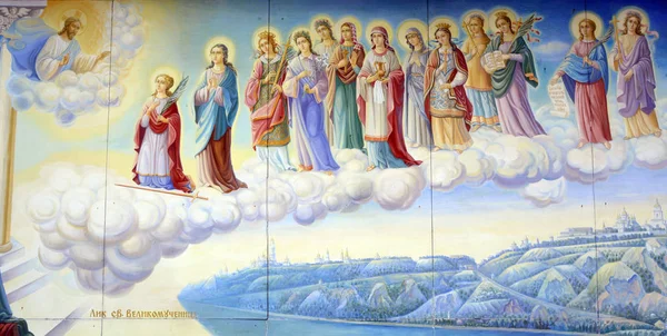 KIEV UKRAINE 09 04 17: Saint Michael Altın Kubbe Manastırı 'nın Duvarı, işleyen bir manastırdır. Manastır, Aziz Sophia Katedrali 'nin kuzeydoğusundaki Dinyeper Nehri' nin sağ kıyısında yer almaktadır.