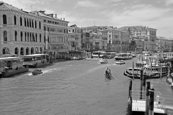 Venice Italy June Туристи Подорожують Гондолі Водяному Автобусі Гранд Каналі — стокове фото