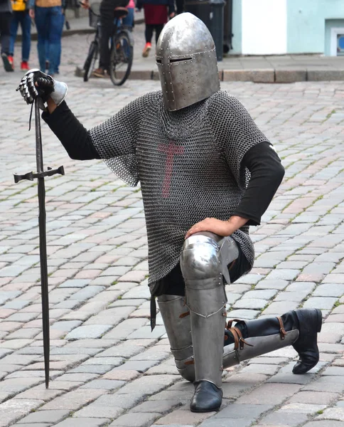 Tallinn Estonia 2015 Μεσαιωνικός Πολεμιστής Στην Παλιά Πόλη Ταλίν Μεσαιωνικό — Φωτογραφία Αρχείου