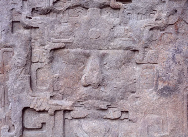 Tikal Guatemala 玛雅石碑是由古代中美洲玛雅文明建造的纪念碑 最早的史黛拉是在伟大的城市提卡尔被发现的 — 图库照片