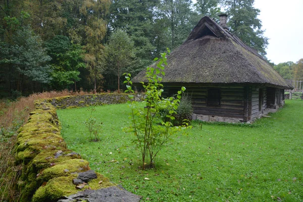 Puhalepa Parish Hiiumaa Estonia 2015 Old Cottage Cum Threshing Barnon — Zdjęcie stockowe