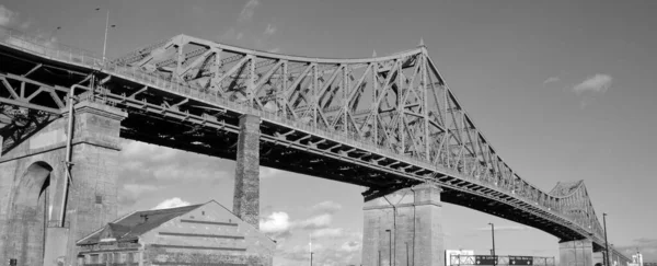 蒙特里加尔卡那达02 2019 雅克卡地亚大桥 Jacques Cartier Bridge 是一座横跨圣劳伦斯河的钢架悬臂桥 位于加拿大魁北克蒙特利尔 — 图库照片
