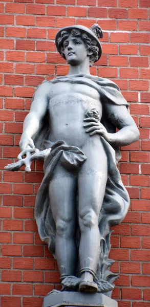 Статуи Богов Знаменитом Доме Черноголовых — стоковое фото