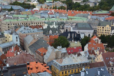 Riga Lavtia 09 17 2015: Başkenti ve en büyük şehri Letonya Riga kuş bakışı var. (Temmuz 2015) 641,007 nüfusu ile Riga Baltık Devletleri'nin en büyük şehir olduğunu. 