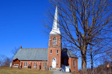 FRELIGHSBURG QUEBEC CANADA 20 Mart 2016: Bishop Stewart Memorial Church orijinal ahşap çerçeve kilisesi 1808 yılında inşa edildi ve Doğu Kasabası 'nda Anglikan ibadeti için inşa edilen ilk kilise oldu..