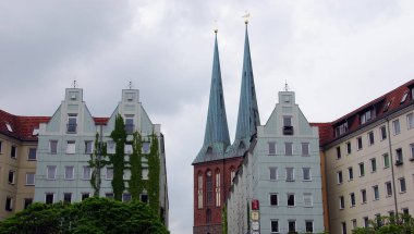 BERLİN GERMANY 05: 25 2010: St. Nikolai-Kirche, (Nikolaikirche veya St. Nicholas Kilisesi) Almanya 'nın başkenti Berlin' deki en eski kilise.. 