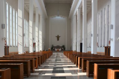 KAUNAS LITHUANIA 09 18 2015: İsa 'nın Dirilişi Kilisesi, Litvanya' nın Kaunas kentindeki anıtsal bir Roma Katolik kilisesidir. Kilise 2004 'te kutsandı ve 2005' te nihayet tamamlandı..