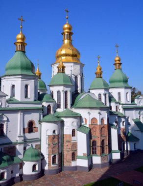 KIEV UKRAINE 09 04 04 17: Kiev 'deki Aziz Sophia Katedrali, Kievan Rus mimarisinin bir anıtıdır. Katedral, şehrin en bilinen simgelerinden biri ve Ukrayna 'nın ilk miras yeri..