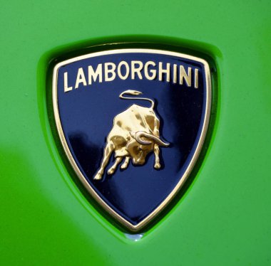 MONTREAL QUEBEC CANADA 06 09: 17: Automobili Lamborghini, İtalyan markası ve lüks spor otomobil üreticisi ve Volkswagen Group markası Audi 'ye ait SUV' ler.