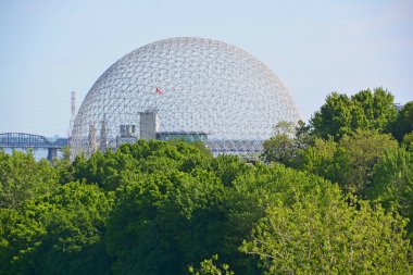 MONTREAL CANADA 06: 12 17: Biyosfer Montreal 'de çevreye adanmış bir müzedir. 1967 Dünya Fuarı için ABD 'nin eski pavyonunda bulunan Parc Jean-Drapeau, Expo 67