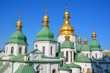 KIEV UKRAINE 09 04 04 17: Kiev 'deki Aziz Sophia Katedrali, Kievan Rus mimarisinin bir anıtıdır. Katedral, şehrin en bilinen simgelerinden biri ve Ukrayna 'nın ilk miras yeri..