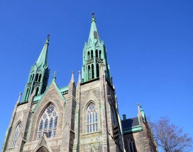 MONTREAL QUEBEC CANADA 08: 22 2016: Saint-Edouard Kilisesi, Roma Katolik Kilisesi. İngiltere Kralı Confessor Edward 'a ithaf edilmiştir. İnşaatı 1901 'de başladı ve 1909' da tamamlandı.